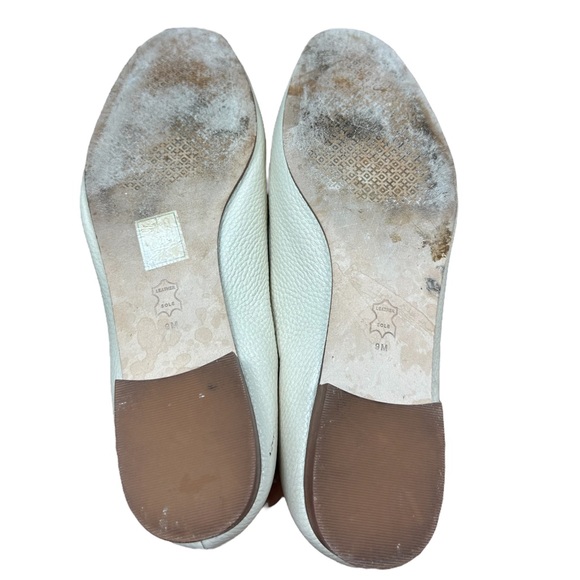 TORY BURCH: Cream Jessa Pebbled Leather Loafer with Gold Details -Size 9 - Picture 5 of 10
